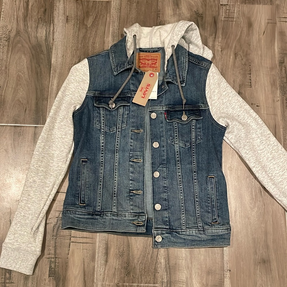 NWT Levi’s Hooded Denim Jacket